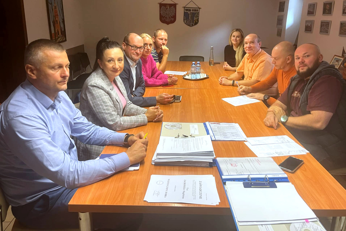 Gmina Dobra szuka skutecznych rozwiązań w zakresie odprowadzania wód deszczowych z ul. Bociana w Dołujach