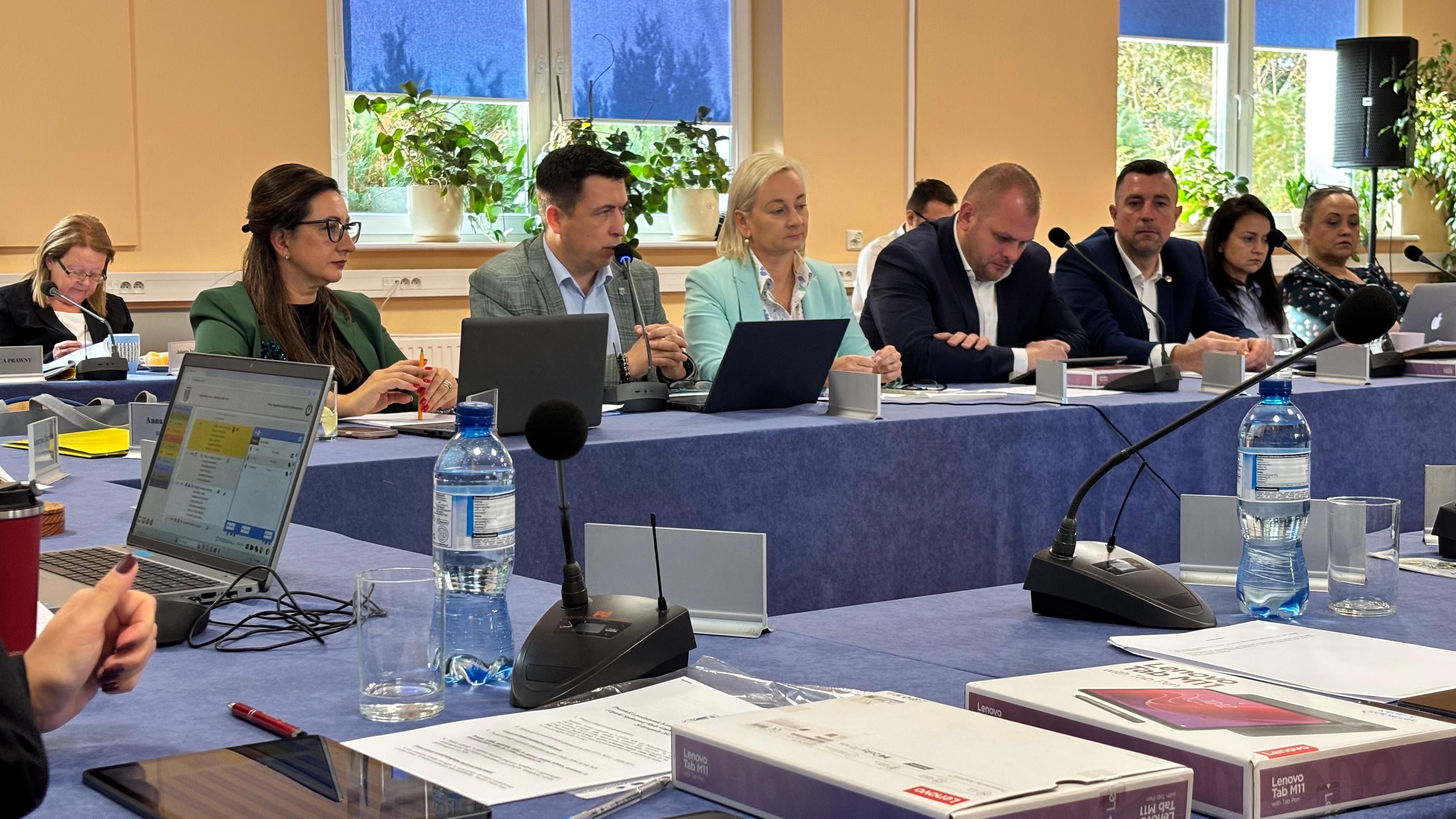 Gmina Dobra zgłasza stanowczy sprzeciw wobec planowanego przebiegu Zachodniej Kolejowej Obwodnicy Szczecina przez teren naszej gminy.