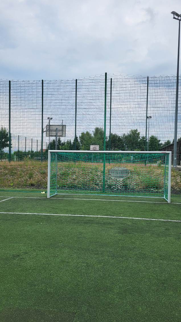 Nowe bramki na boisku w Dobrej – sportowa infrastruktura gotowa do użytku!