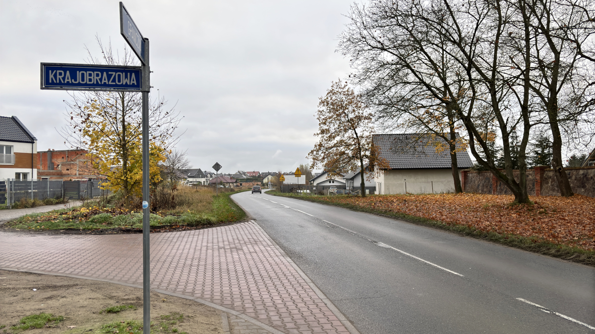 Powiat Policki jest w trakcie opracowywania projektu budowlanego budowy ciągu pieszo-rowerowego od ul. Krajobrazowej do ul. Karpackiej w Dobrej