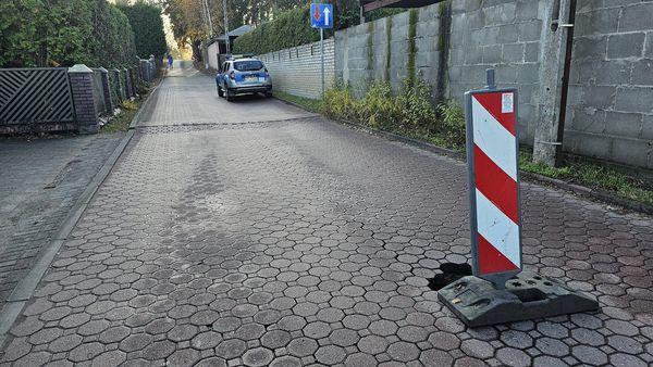 Zdjęcie dziury w drodze