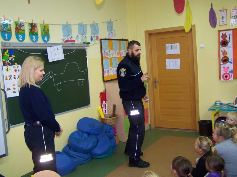 "Bezpieczna droga do szkoły" - Straż Gminna w szkole w Rzędzinach