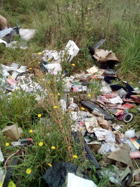 Śmieci w pobliżu Skarbimierzyc i Bezrzecza 