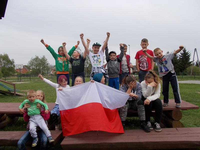 Dzień Flagi Narodowej w świetlicy w Grzepnicy