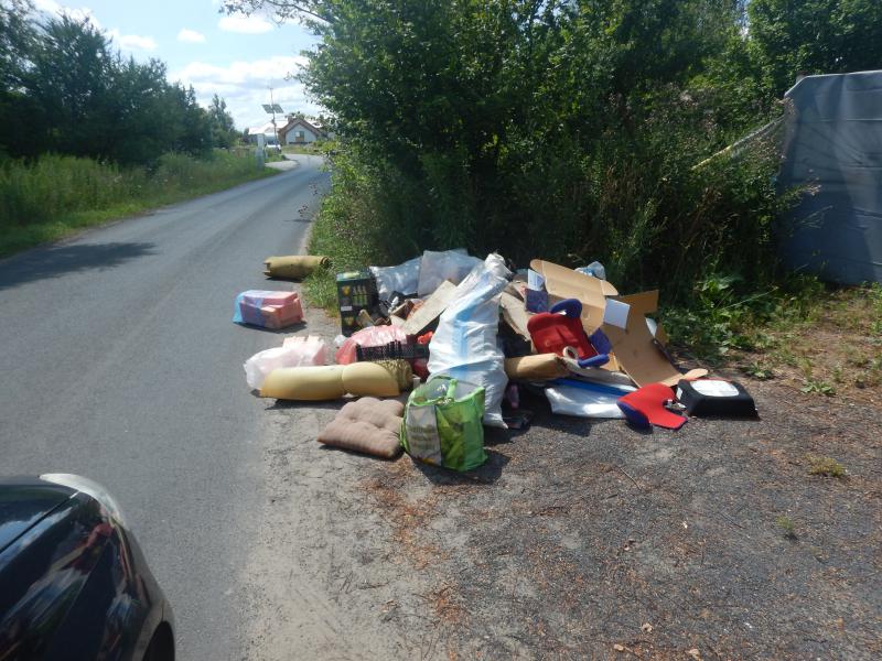 Kolejny ukarany sprawca wyrzucenia śmieci