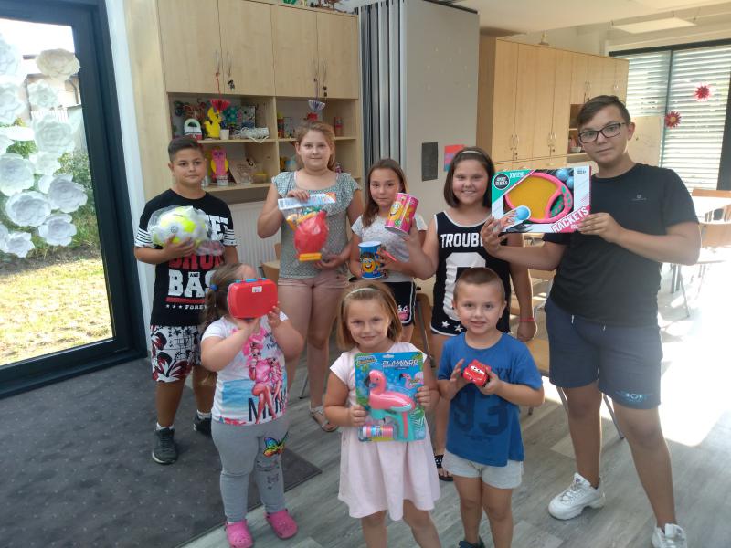 Rozgrywki w darta i tenisa stołowego w Świetlicy w Buku