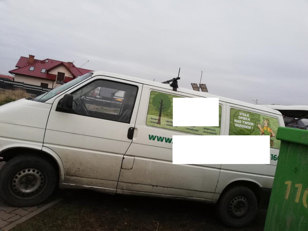 Podrzucenie śmieci do kontenera