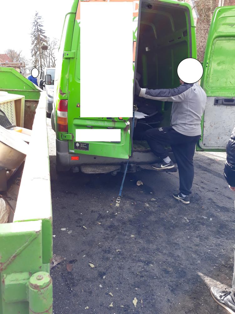 Nieuprawnione pozbywanie się odpadów przez warsztat samochodowy