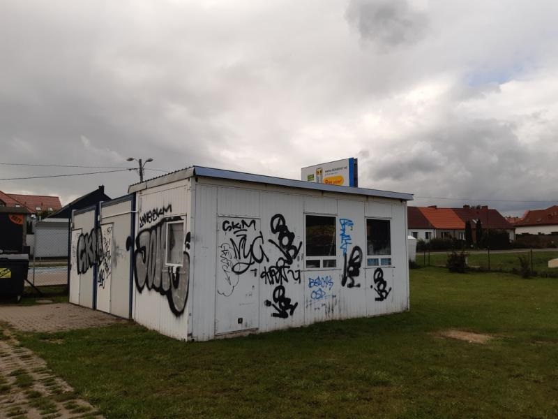 Kolejne zniszczenia mienia