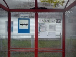 Zniszczone rozkłady jazdy autobusów na terenie gminy Dobra