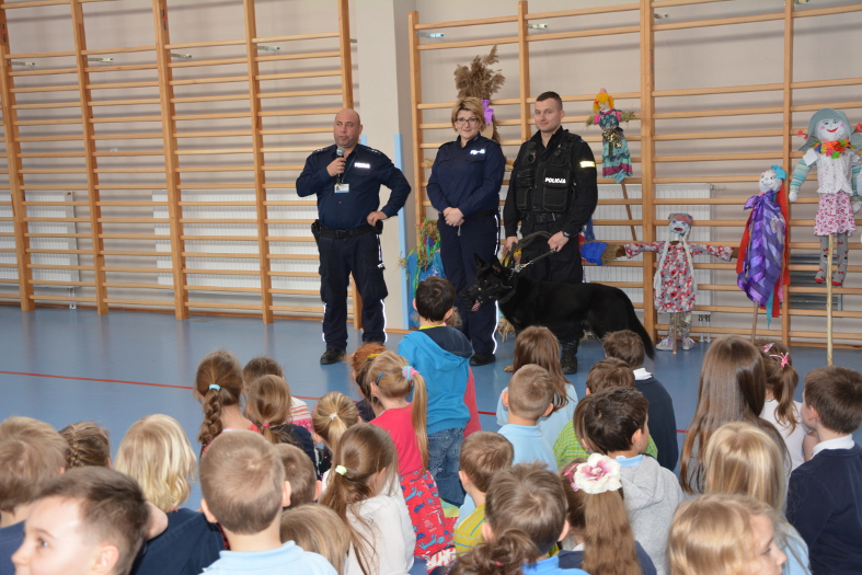Spotkanie w szkołach z policjantami
