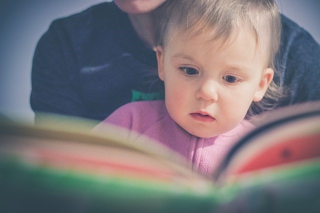 Materiały edukacyjne dotyczące postępowania w sytuacji połknięcia przez dziecko ciała obcego