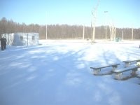 Budowa sceny na boisku sportowym w Dobrej